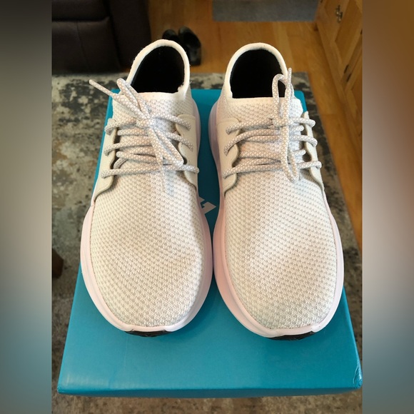 VESSI Everyday Sneaker - Picture 1 of 6